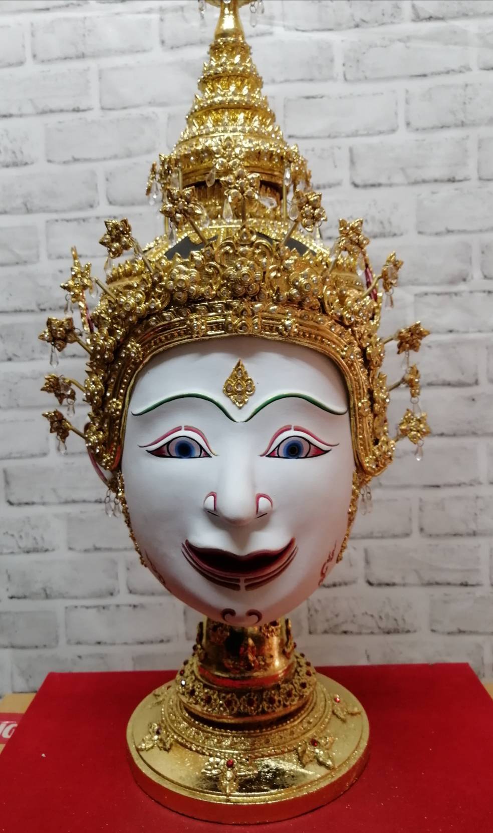 หัวโขน นางสีดา ขนาดครอบ เกรดพรีเมี่ยม พร้อมฐานไม้อัดสีแดงฟรี