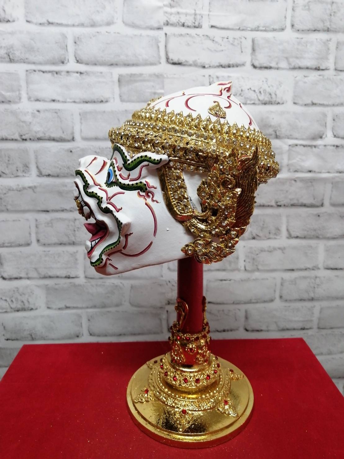 หนุมาน ขนาดผลส้มโอ (งานกระดาษ) เกรดพรีเมี่ยม พร้อมฐานปิดทองประดับเพชร