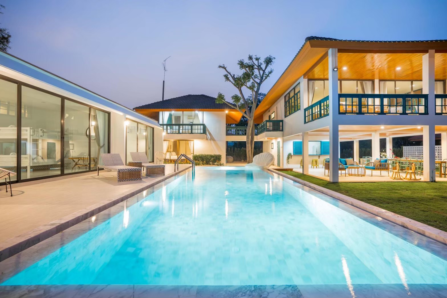 HR15050 บ้านพักติดทะเล The Century Beach Villa Cha Am