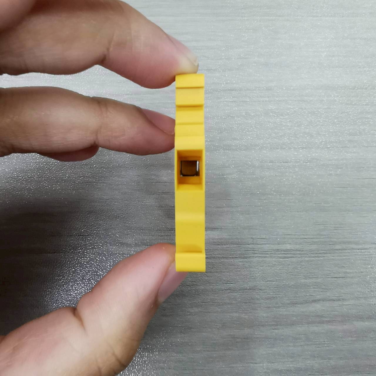 เทอร์มินอล ออนก้า 24A ใช้กับสายขนาด 2.5mm² ONKA-1018 Scewed terminal Yellow 1010018 MRK Series