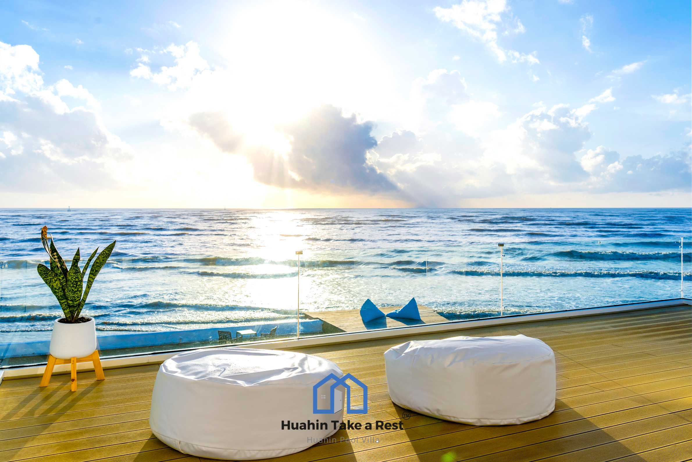 HR15051 บ้านพักติดทะเล The Colonial Beach สามร้อยยอด