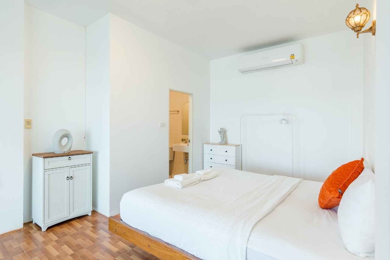 HR15076 บ้านพักติดทะเลหัวหิน The Luxe Beach Villa