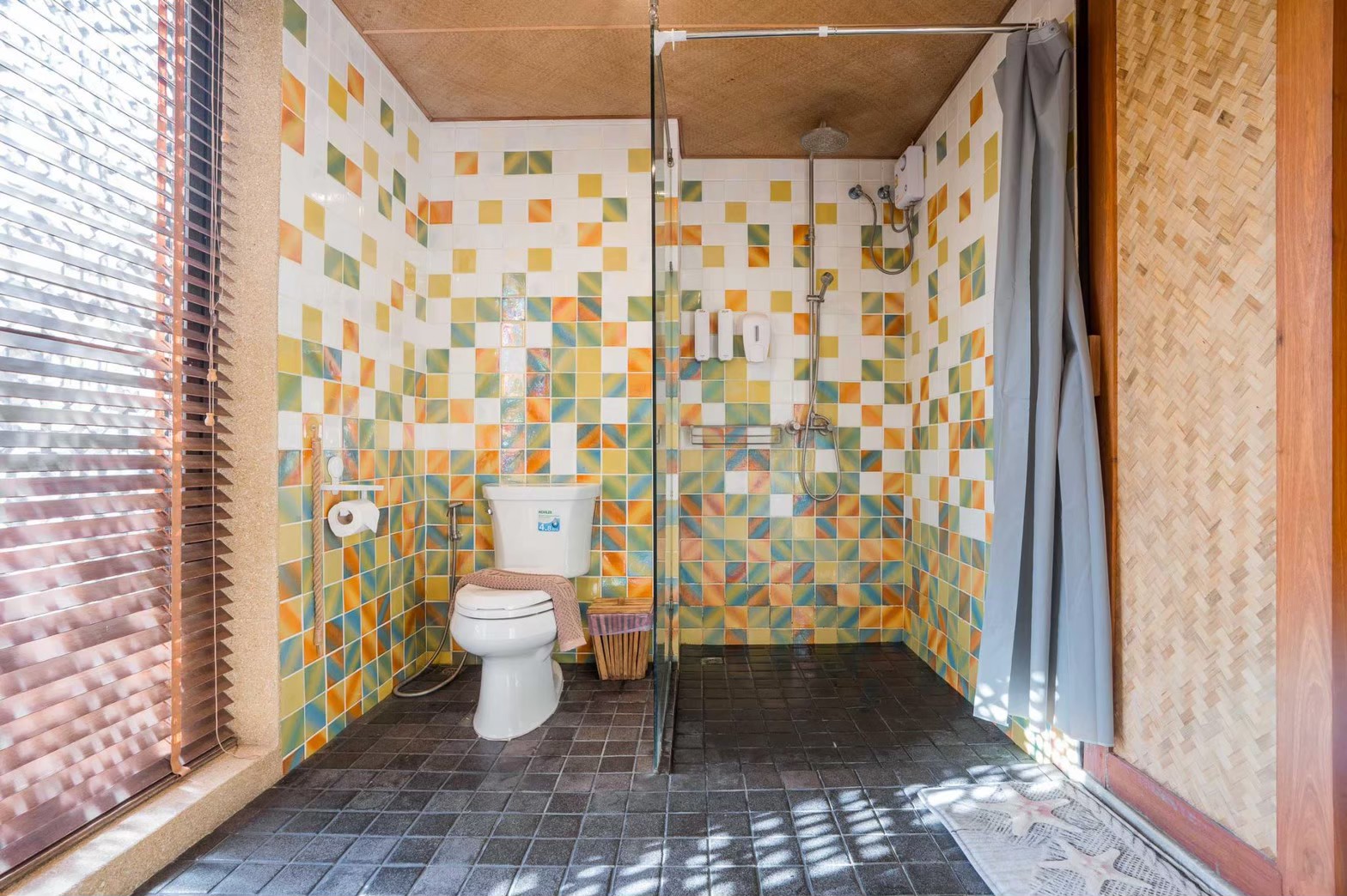 HR15064 บ้านพักติดทะเล The Ocean Beach Villa, Sam Roi Yod.