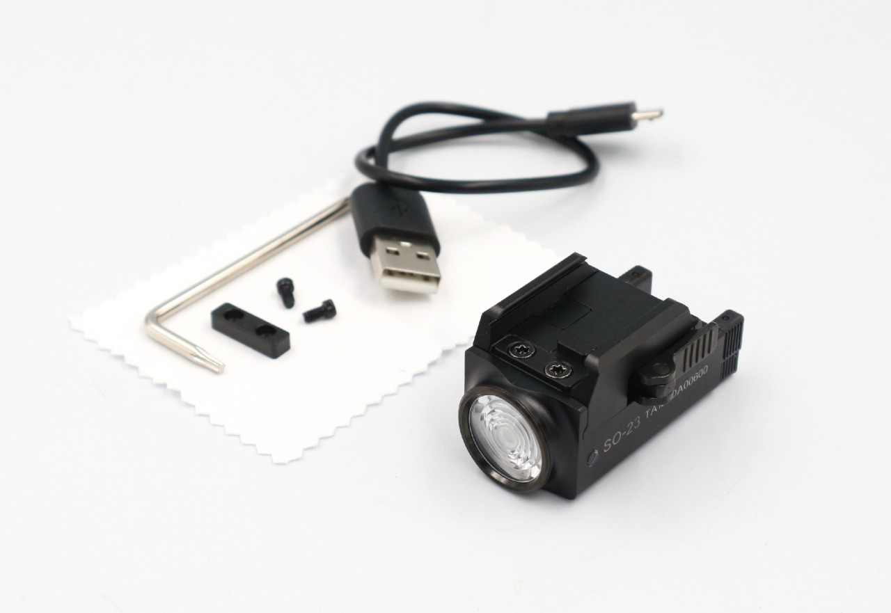 (clap)สินค้าใหม่ค่ะ (fire)ไฟฉายติดปืน Spina Optic ( SO-23 ) ♦ ตัวเรือนผลิตจาก Aluminium ♦ หลอด LED CREE XP-L ♦ ความสว่าง 800 lumens ♦ ระบบ ชาร์จไฟ USB ( Built in Battery ) ♦ Runtime : 65 minutes ♦ เปิด-ปิด ง่าย เพ