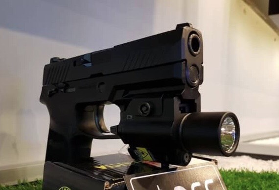 New.เลเซอร์เขียวพร้อมไฟฉาย Vision King ใส่ปืนสั้น sig320sp และปืนสั้นทุกรุ่น และปืนยาวทุกรุ่น #ราคาโปรโมชชั่นราคาพิเศษ