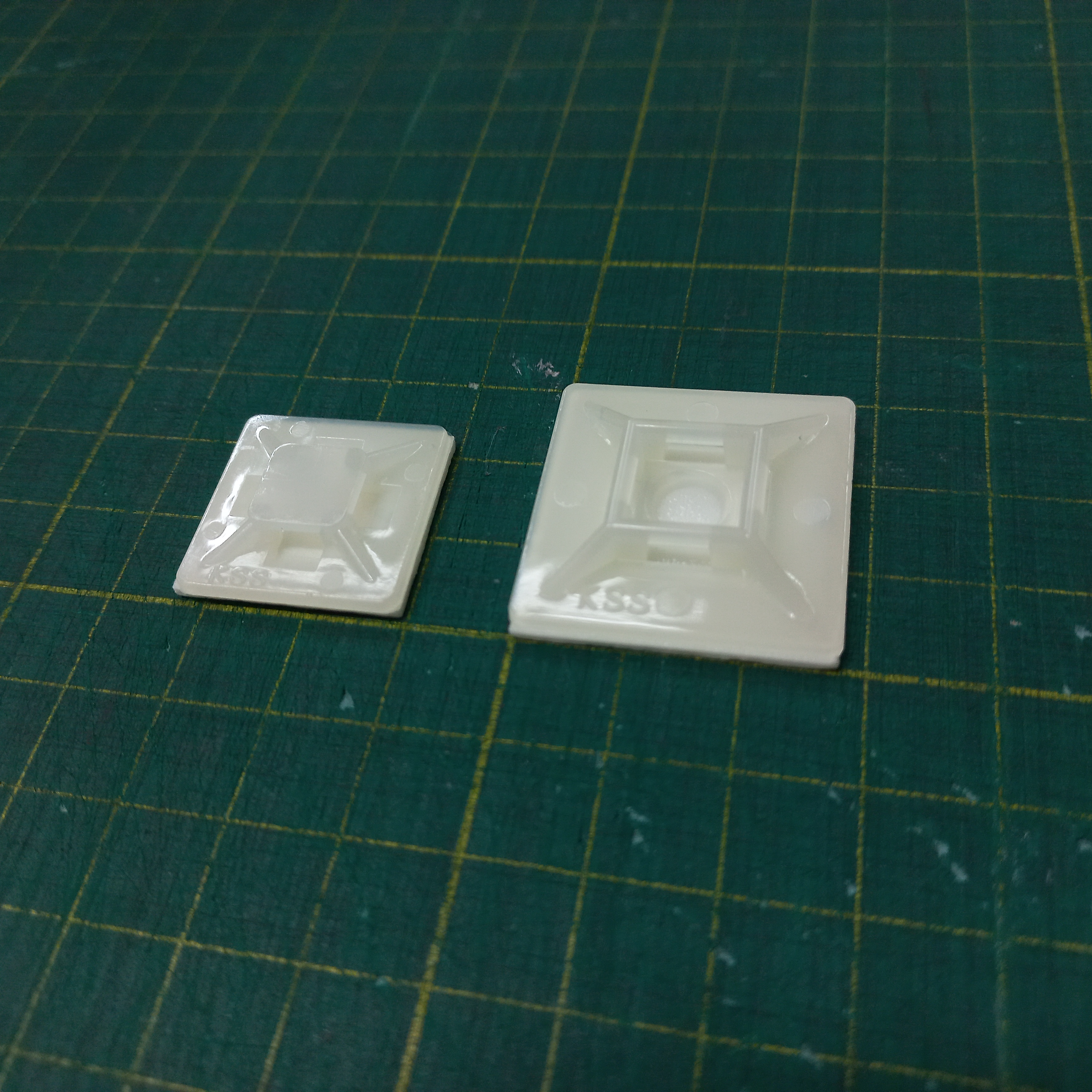 Self Adhesive Tie Mount แป้นกาว แป้นคล้องเคเบิ้ลไทร์ BANDEX สีขาว ตีนตุ๊กแก