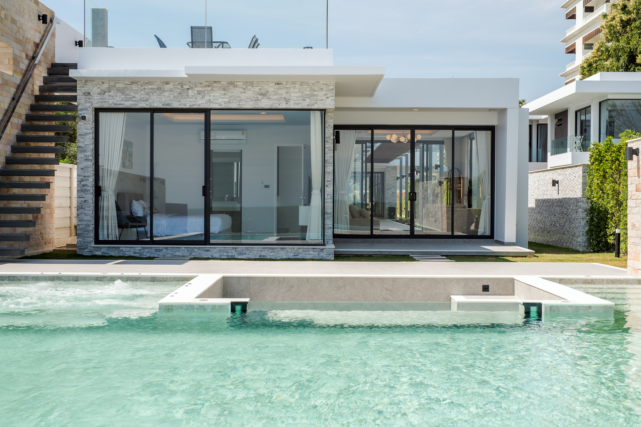 HR15066 บ้านพักติดทะเลหัวหิน The Casa Rocca Beach Villa HuaHin