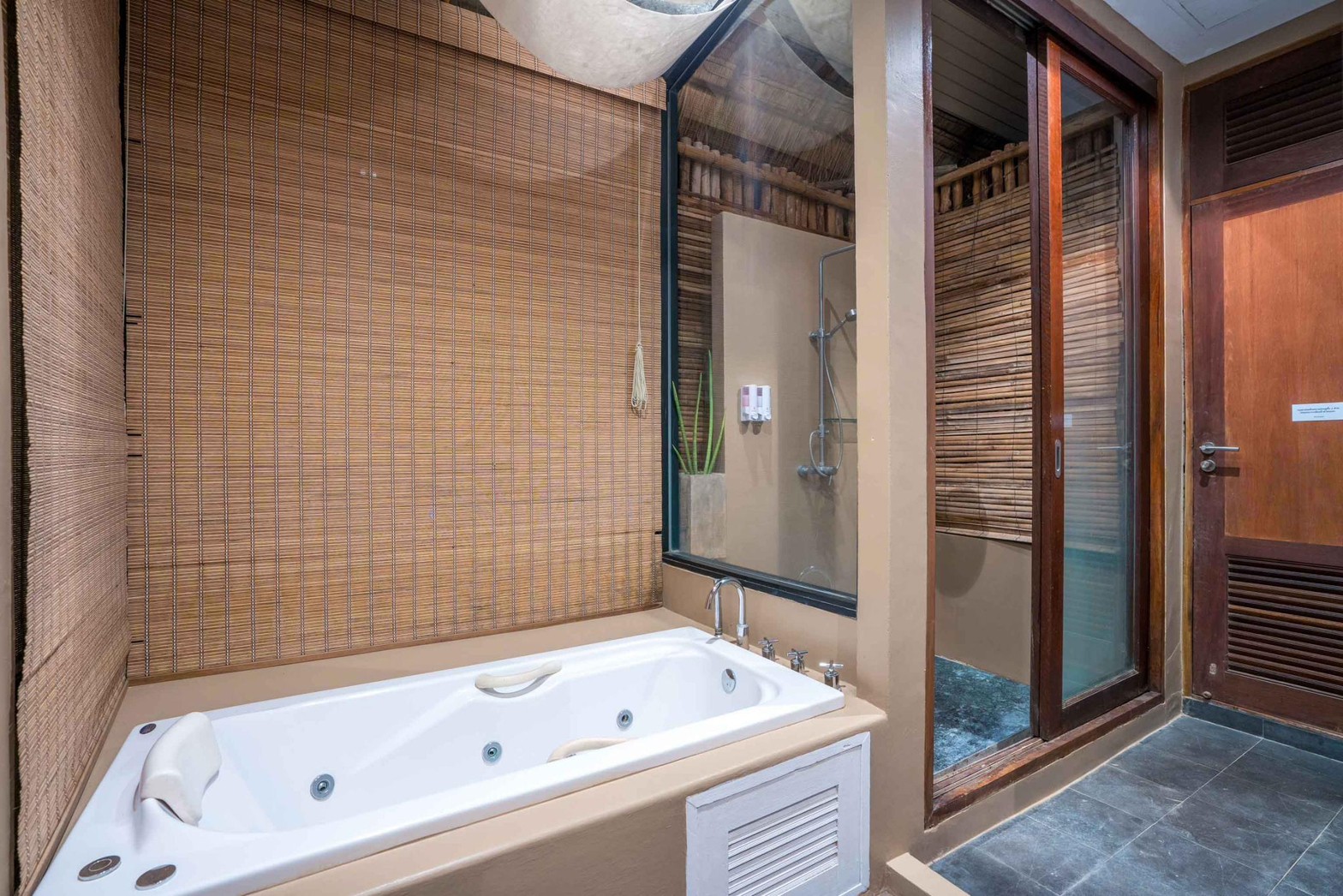 HR15061 บ้านพักติดทะเล The Pamila Beach Villa Kuiburi