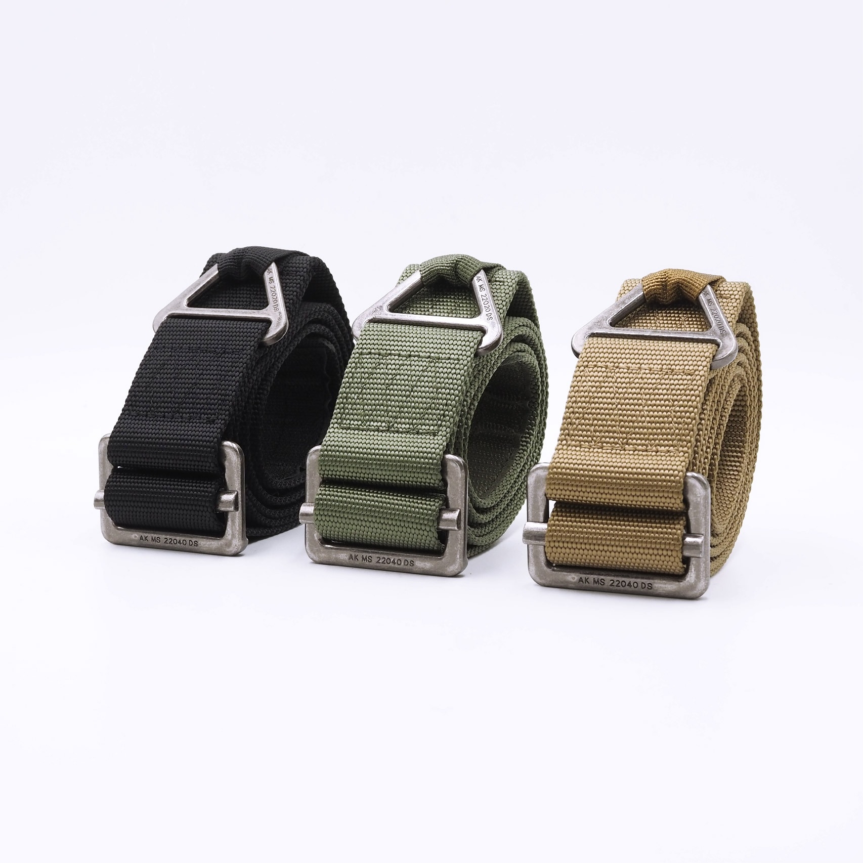 New. เข็มขัด Tactical Belt C-1 #คุณสมบัติ -ผลิตจากวัสดุ Nylon แท้ 100% ทนทาน แข็งแรง -เข็มขัดยุทธวิธี ขี่มอเตอร์ไซค์ ปืนเขา ฯลฯ -คล่องแคล่วทุกการเคลื่อนไหว -สะดวกในการใช้งาน -เพิ่มความมั่งใจในทุกภารกิจ -ความกล้อง 1.7 นิ้ว -ไซส์ M = ความยาว 110 CM. -ไซส์ L