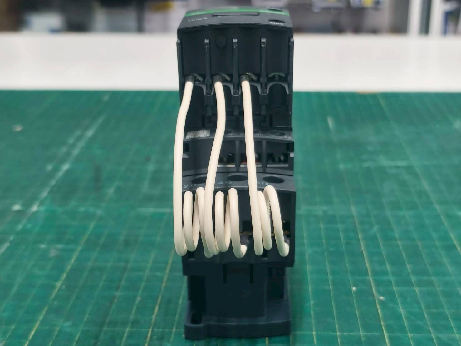 LC1DMKM7 คอนแทคเตอร์สำหรับคาปาซิเตอร์ SCHNEIDER Capacitor contactor LC1D09M7 coil 220VAC 25kVAR at 400/415V