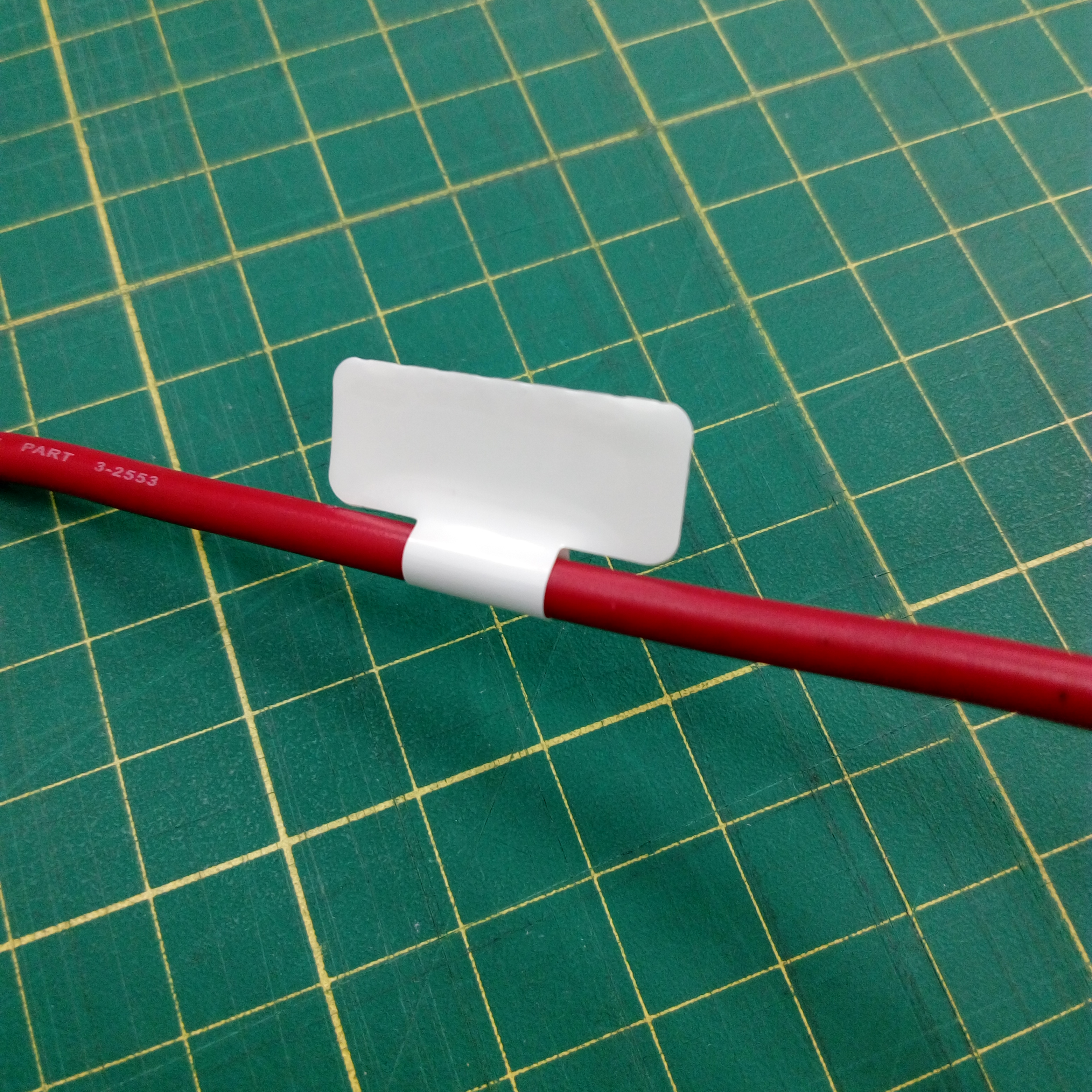 สติ๊กเกอร์มาร์คสายไฟ แบบธง 25mm x 10mm หางสั้น เบอร์มาร์คสายไฟ CABLE MARKER