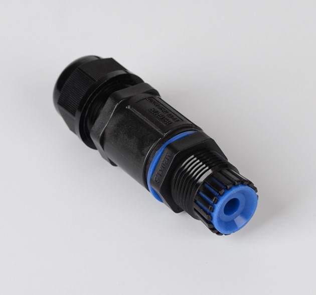 ข้อต่อสายไฟกันน้ำ ใช้กับสายไฟฟ้า เบอร์ 0.5 ถึง1.5 mm² 3 เส้น แบบขันน็อต