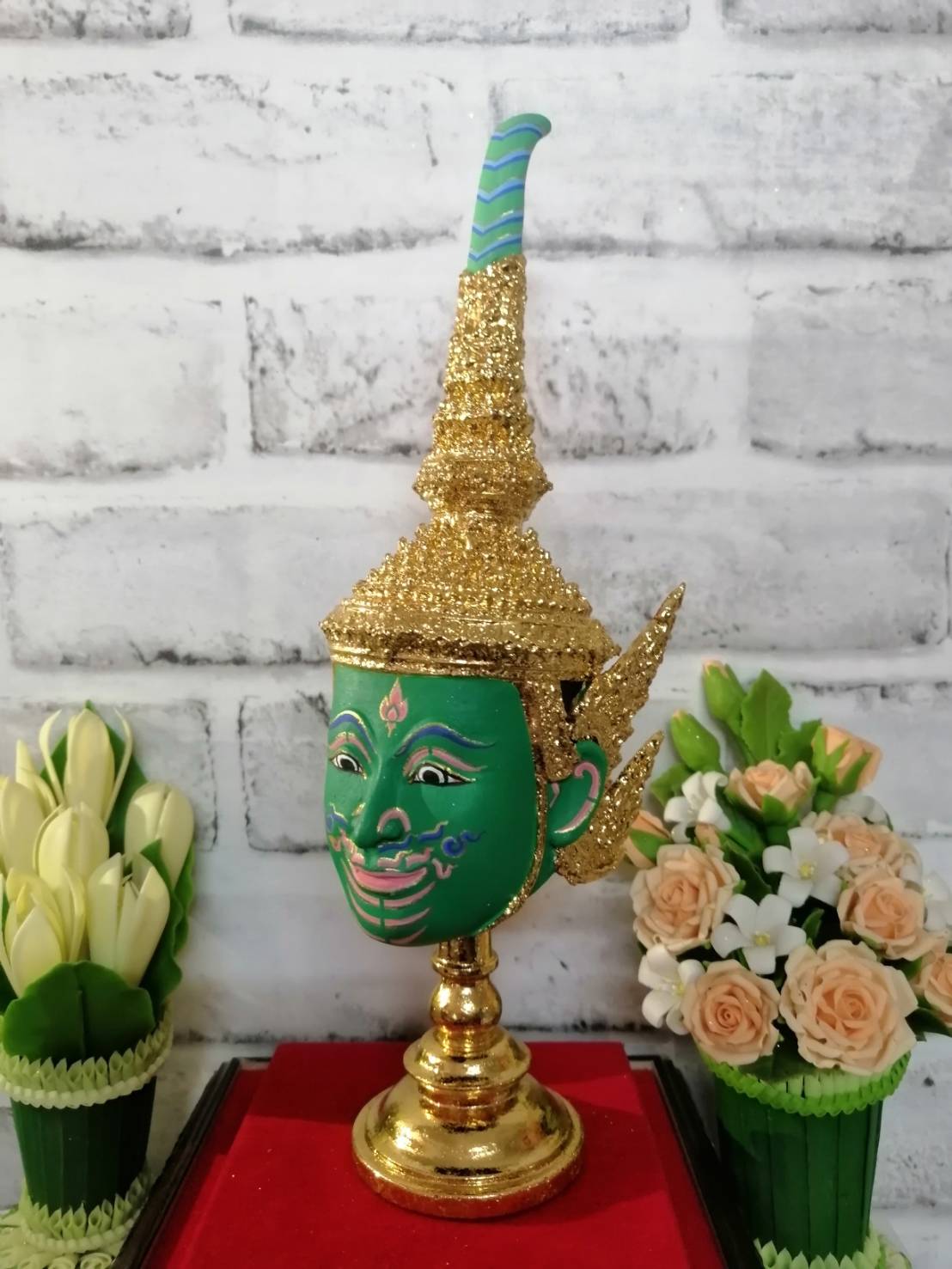 พระอินทร์ ขนาดกลาง เรซิ่นปิดทอง พร้อมฐานปิดทอง