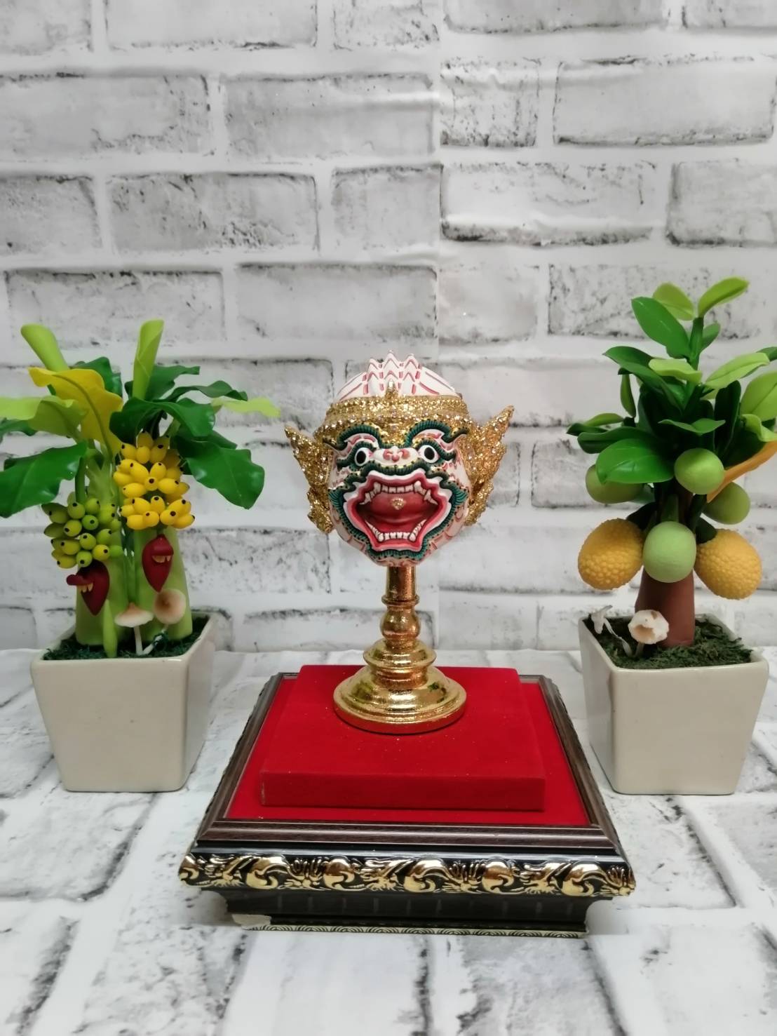 หนุมาน ขนาดกลาง เกรดพรีเมี่ยมประดับเพชร พร้อมฐานปิดทอง