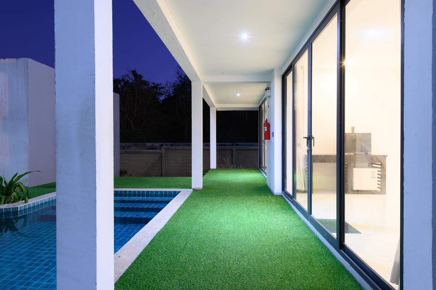 HR15008 บ้านพักติดทะเล โมเดิร์นบีช ปราณบุรี