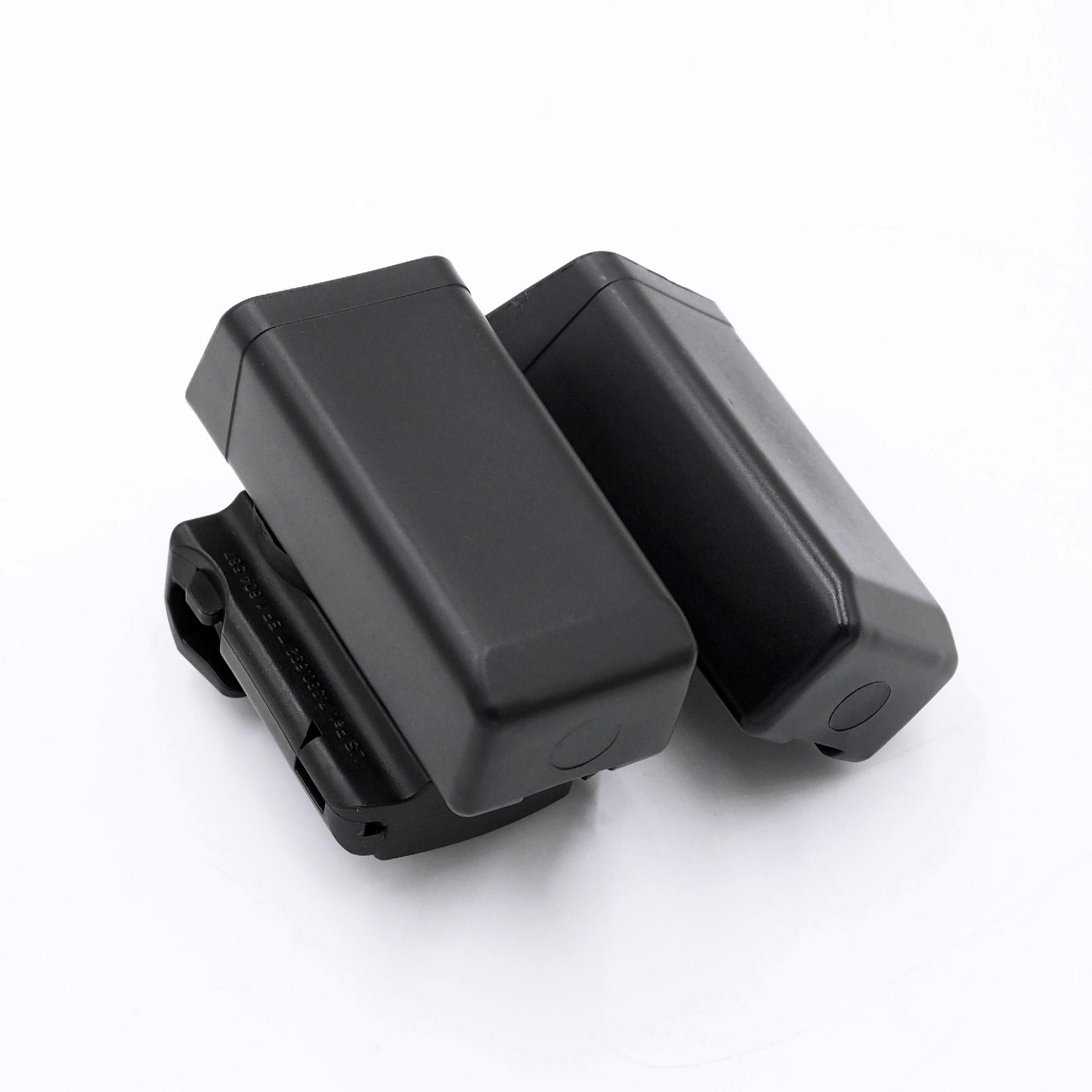 New.ซองแม็กกาซีนคู่ปรับองศา VA -ผลิตจากวัสดุ Polymer ชนิดพิเศษ -แข็งแรงทนทาน ไม่แตกหักง่าย -ใส่กับแม็กกาซีนปืนสั้นได้ทุกขนาด -ทั้ง 9 มม. Doulble / Single Stack และ แม็กกาซีน ขนาด 11 มม. -อีกทั้งยังปรับองศาได้ตามความถนัด -ทั้ง 2 ช่องแม็กกาซีน -ตัวล็อคเข็มข