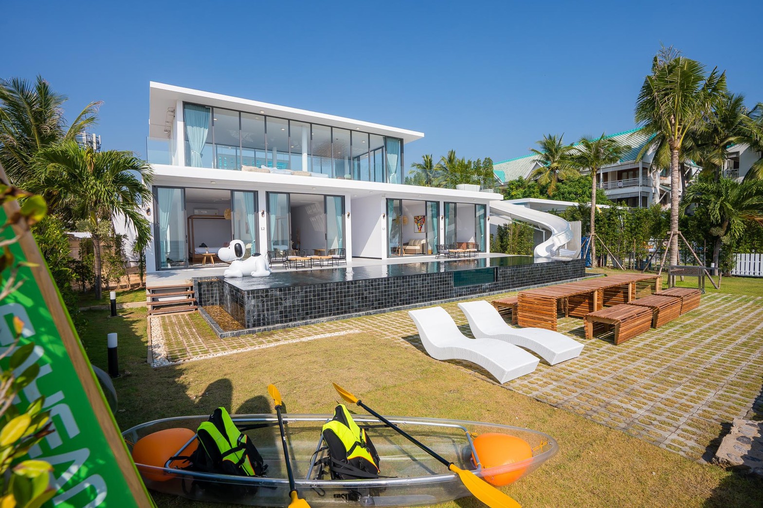 HR15060 บ้านพักติดทะเลชะอำ The Leon Beach Pool Villa Cha Am