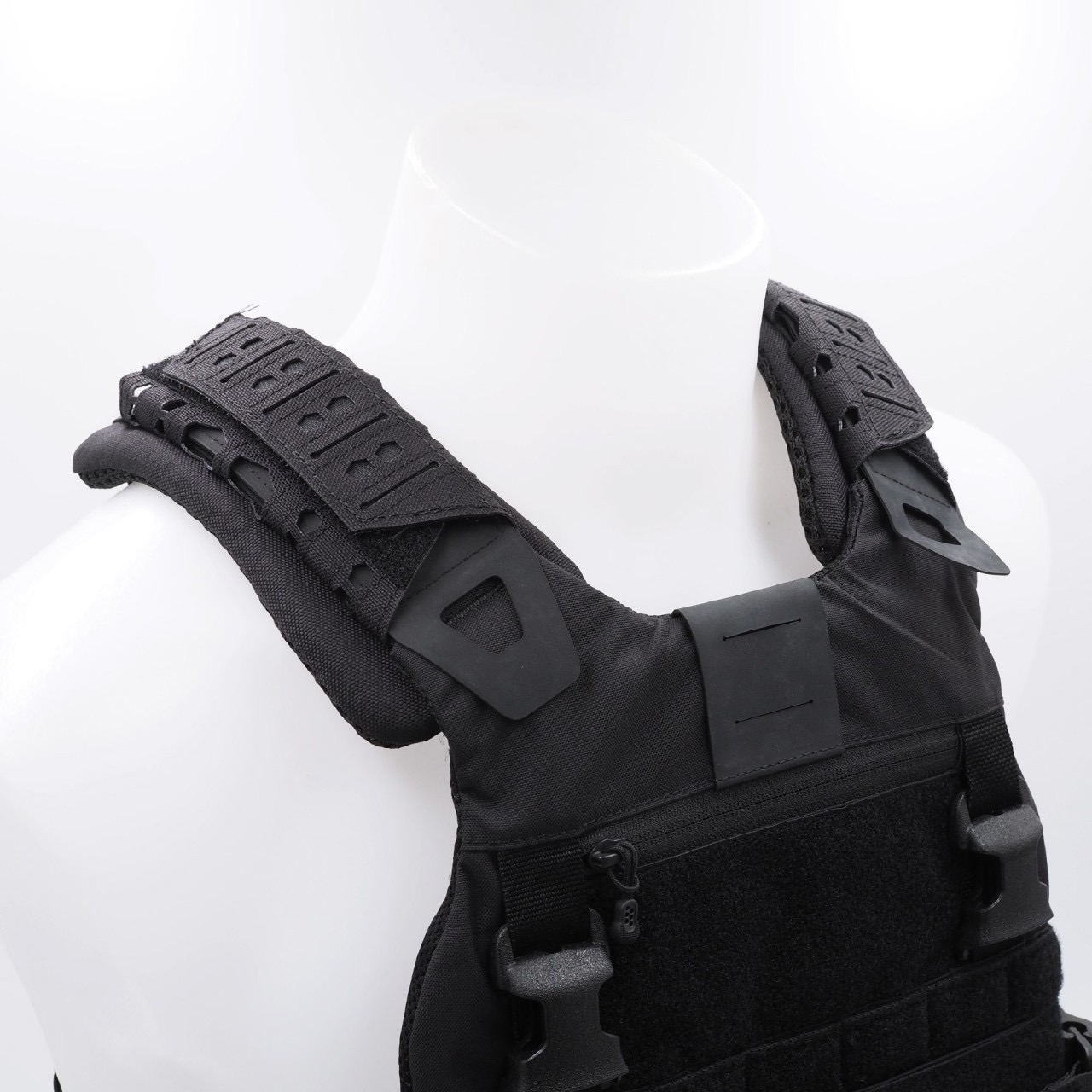 New.รองบ่า laser cut ( Laser Cut Shoulder pads ) 📌 ผลิตจาก PU Foam ชนิดพิเศษ 📌 ผ่านการ Laser cut งานเกรดคุณภาพ 📌 รองรับน้ำหนักได้ดี ไม่เจ็บไหล่ 📌 โฟมด้านใน ระบายความร้อนได้ดี 📌 ขนาด : 8.5x21.5 Cm. 3 สี : ดำ /เขียว /