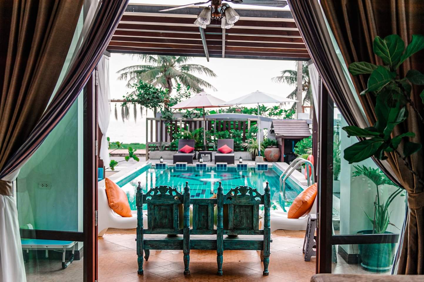 HR15054 บ้านพักติดทะเลปราณบุรี The Khirin villa