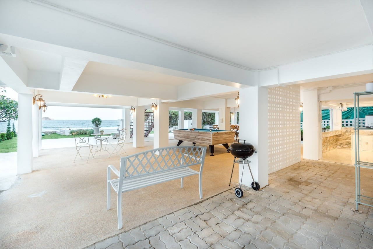 HR15076 บ้านพักติดทะเลหัวหิน The Luxe Beach Villa