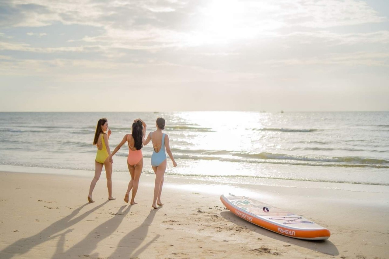 HR15049 บ้านพักติดทะเล The Breezy Beach Pool Villa Cha Am