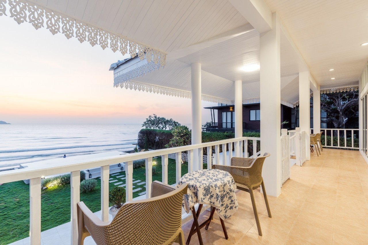 HR15076 บ้านพักติดทะเลหัวหิน The Luxe Beach Villa