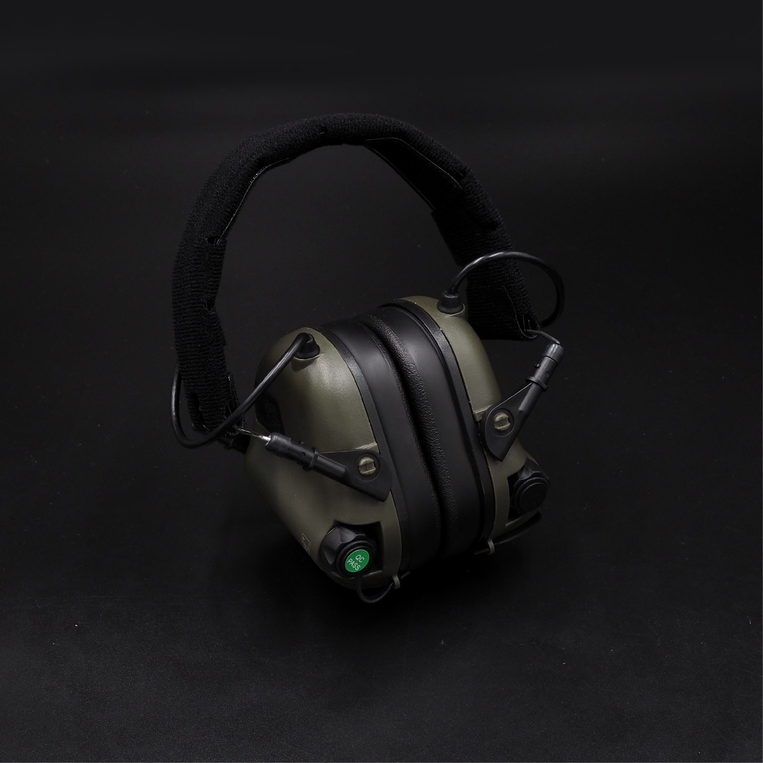 New. ครอบหูฟัง Earmor M31 MOD4 ( Earmor M31 Tactical Headset ) 🔱 ออกแบบมาเพื่อใช้ลดเสียงดังในสถานที่ต่างๆ เช่น สนามยิงปืน, โรงงานอุตสาหกรรม, เครื่องจักรหนัก, ลานบิน เป็นต้น 🔱 ช่วยตัดเสียงที่ดังเกิน 82 dB (NRR22 ) 🔱 ช่วยขยายเสียงที่