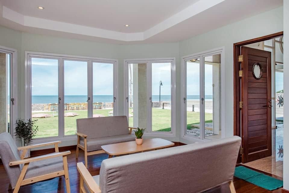 HR15042 บ้านพักติดทะเลหัวหิน The Sunny Beach Villa