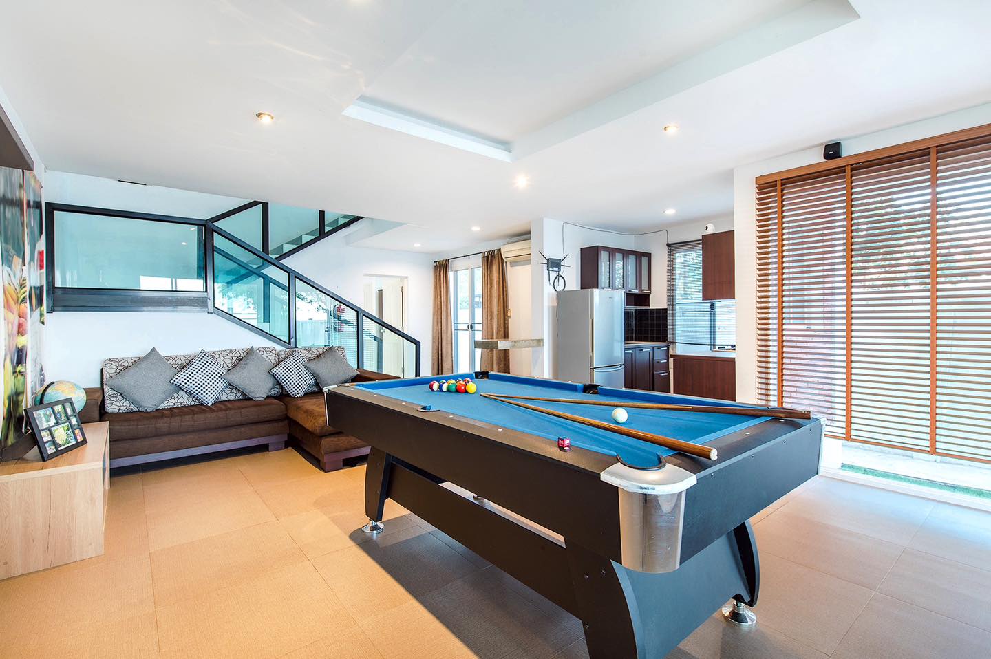 HR15072 บ้านพักติดทะเล The White Beach Villa Pranburi