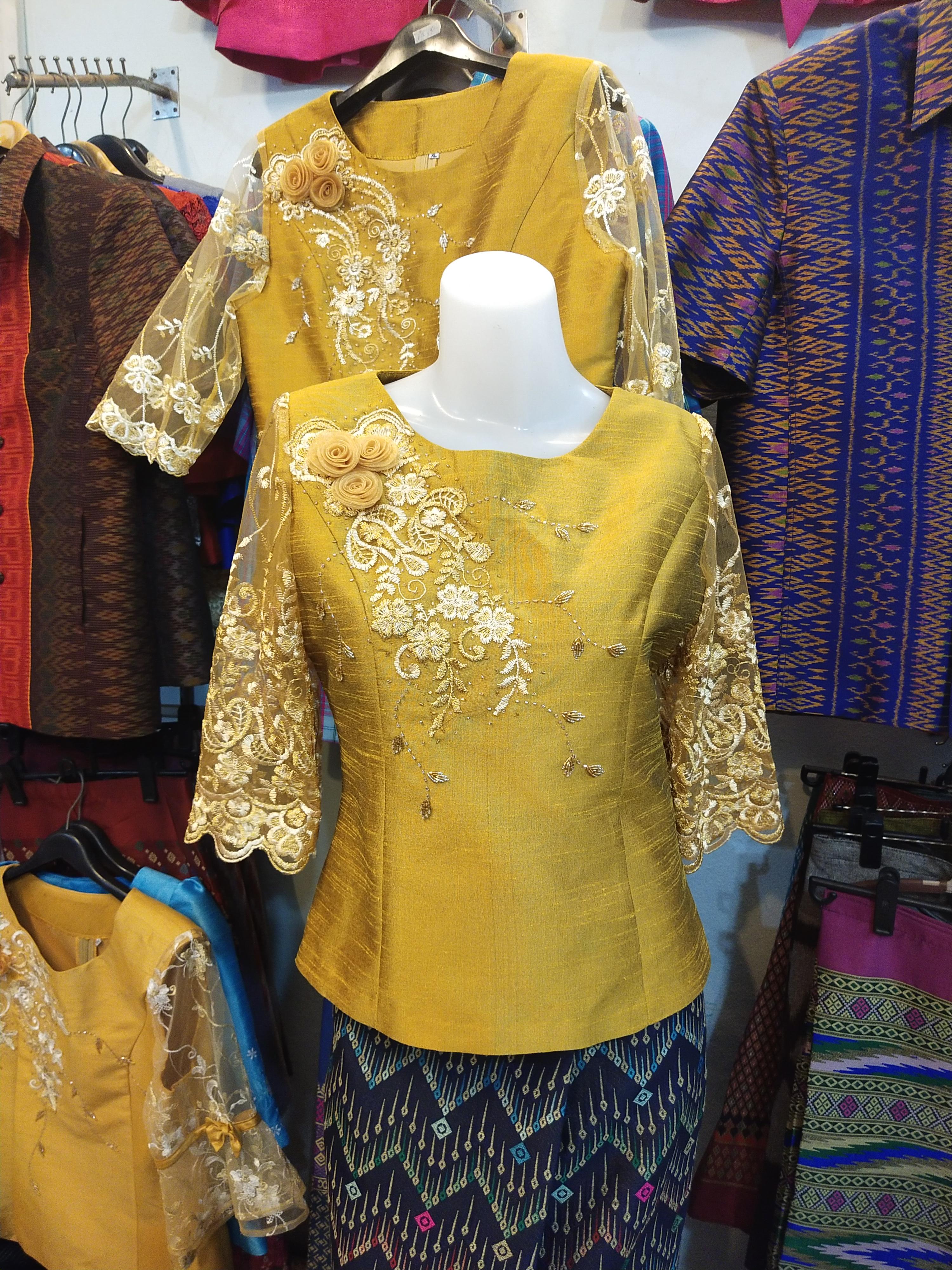 เสื้อผ้าไหมสตรี #เสื้อผ้าผ้าไหมสไตน์เกาหลีปักเลื่อม #เสื้อทำงานผ้าไทย #เสื้อผ้าไหมสไตน์หรู ตามภาพ L