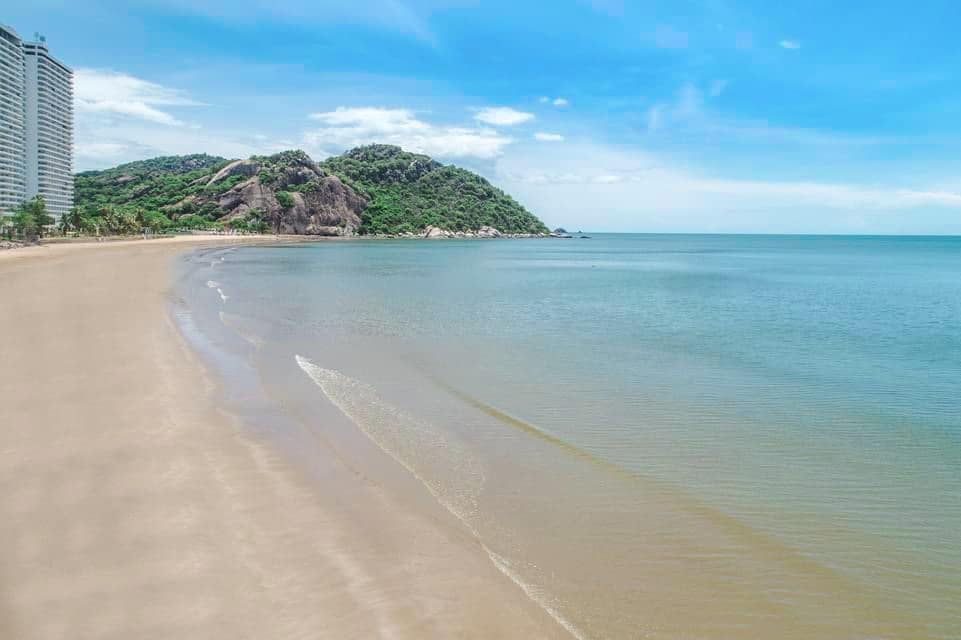 HR15042 บ้านพักติดทะเลหัวหิน The Sunny Beach Villa