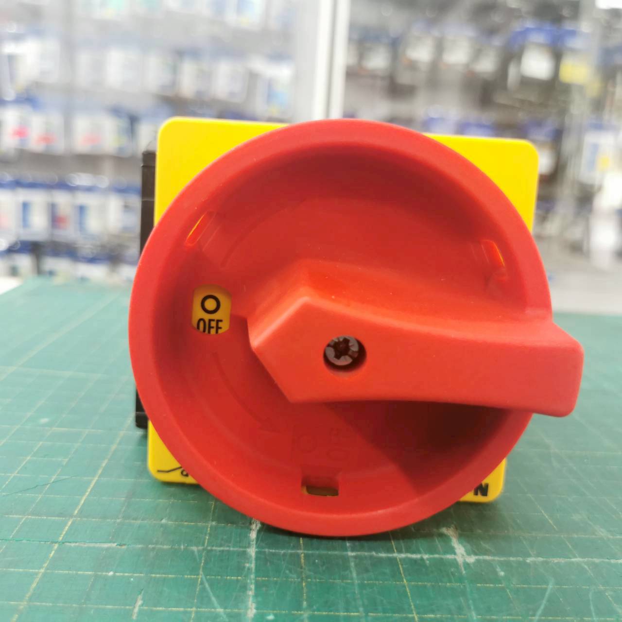 สวิตช์หลัก EATON P3-63/EA/SVB/N 63A 30kW IP65 Main Switch 3P+N Pole Flush Mount Isolator Switch