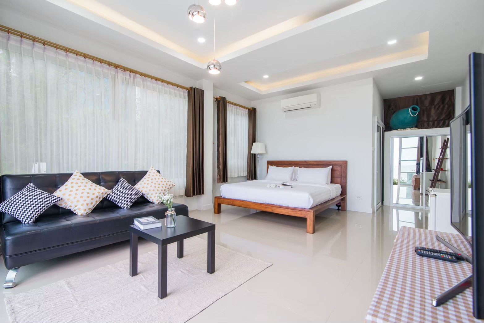 HR15045 บ้านพักติดทะเล The Moon Beach Villa