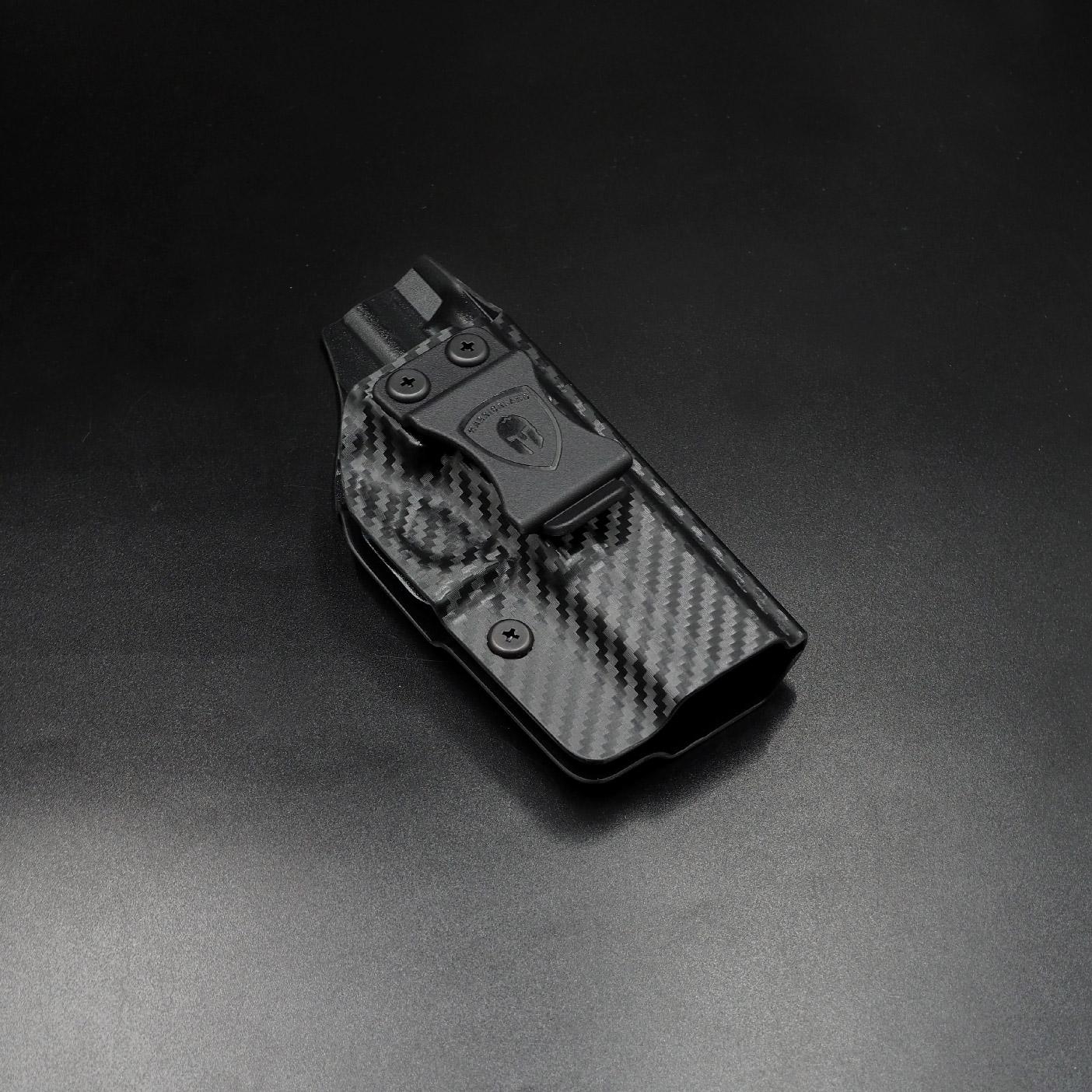 New. ซองพกใน Carbon Fiber Glock 19 Warriorland Carbon Fiber Holster Glock 19 ( Warriorland ) - ผลิตจาก Carbon Fiber คุณภาพสูง - แผ่นหนา 2 mm. แข็งแรงทนทา - ออกแบบให้ซองคลุมรอบโกร่งไก ป้องกันอุบัติเหตุ - ซองไม่เก็บความชื้น ทำความสะอาดง่าย - ปรับความกระชับข