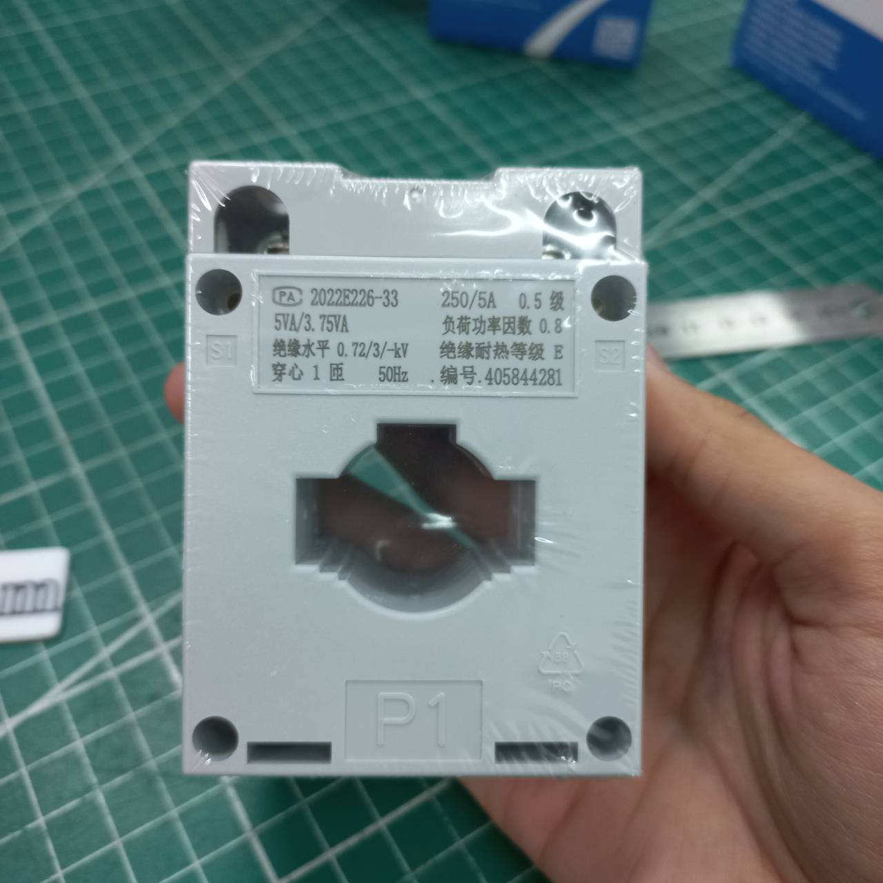 หม้อแปลงกระแสไฟฟ้า CT 250/5A CHINT BH-0.66 30I Class 0.5 Current Transformer