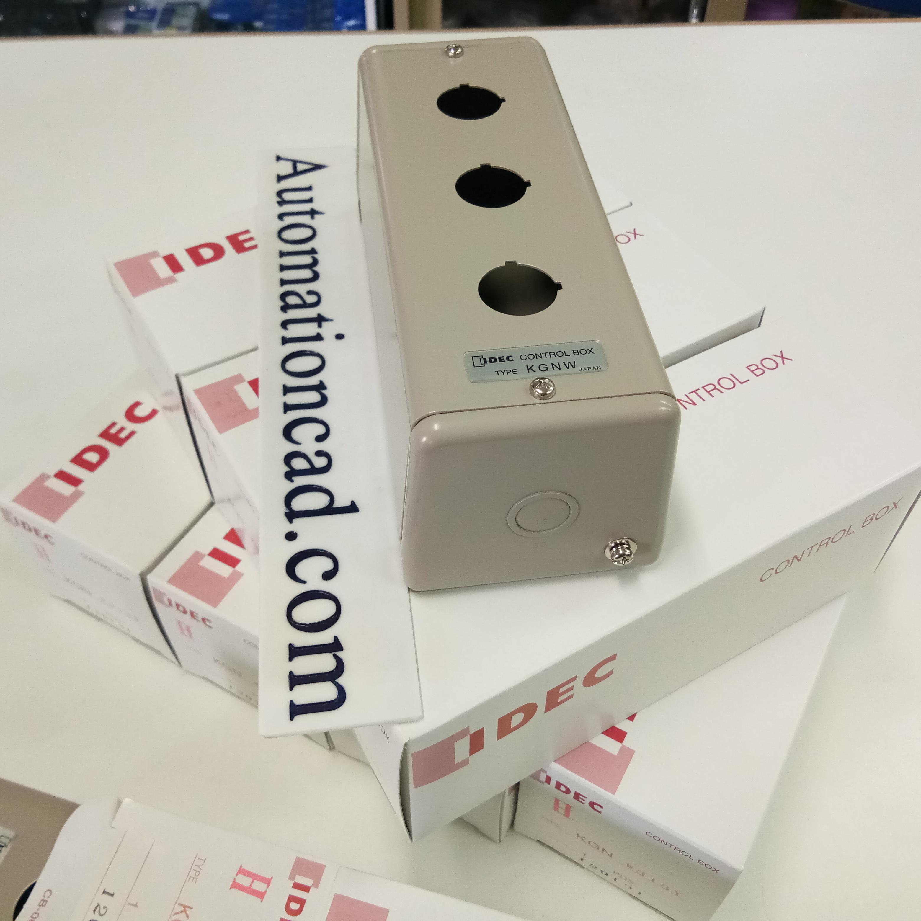 กล่องเหล็ก 3 รู Φ22mm IDEC Control Box KGN Series กล่องคอนโทรล ใส่ปุ่มกด