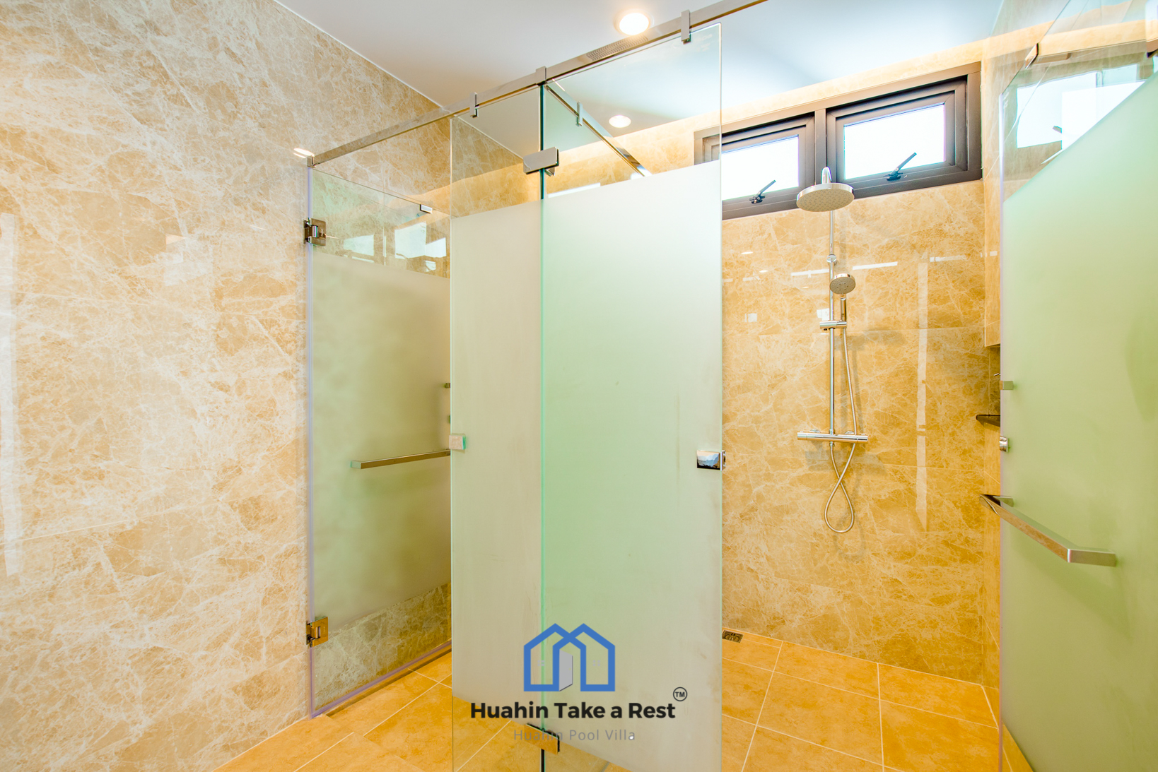 HR15039 บ้านพักติดทะเลหัวหิน The Premium Beach Villa Hua Hin