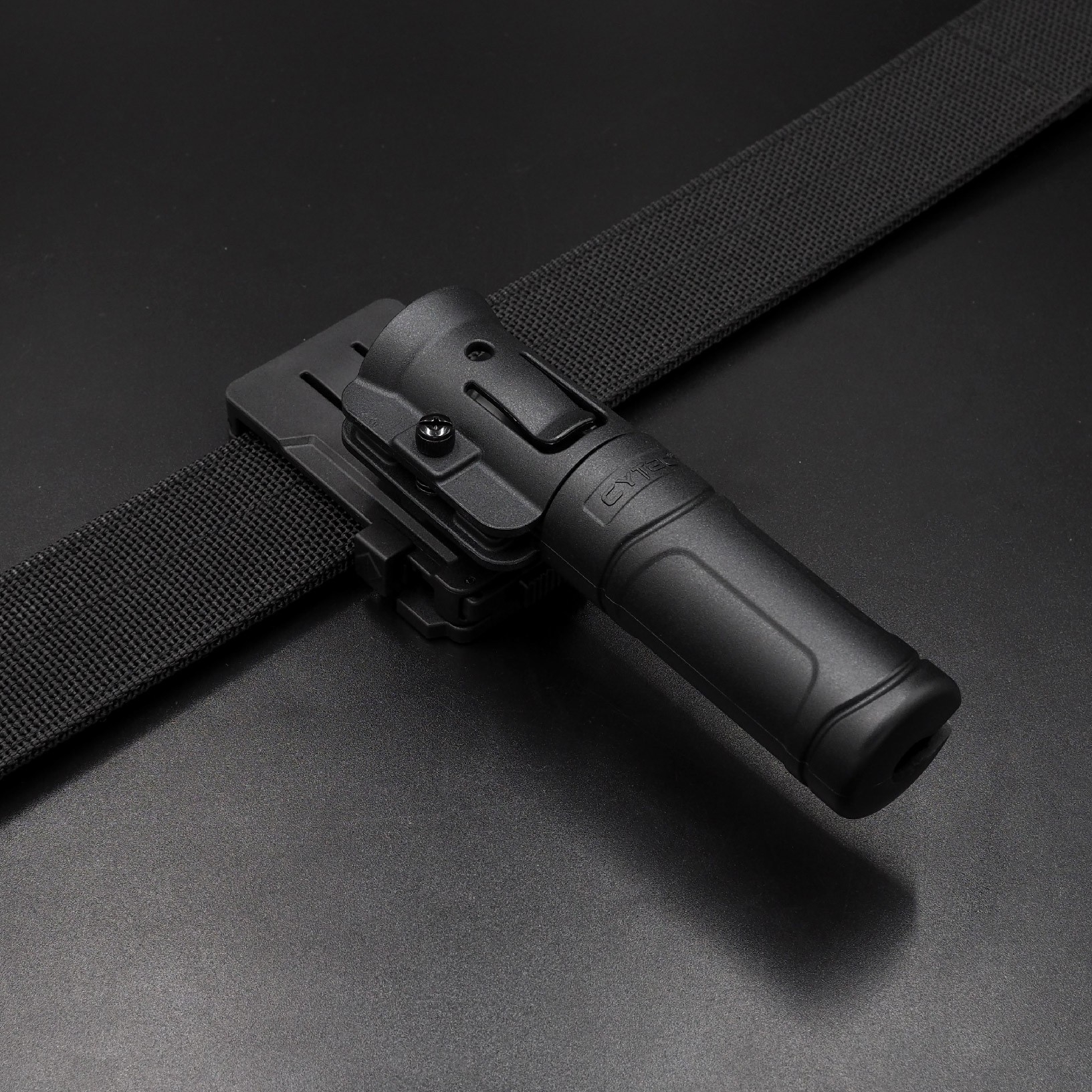 New.ซองดิ้ว Cytac ( Universal Baton holder ) 🔩 ผลิตจาก Polymer เกรดคุณภาพ 🔩 สำหรับดิ้วขนาดยาว 21" - 26" 🔩 ใช้กับดิ้วที่มีขนาดเส้นผ่านศูนย์กลางด้ามจับได้หลายขนาด 🔩 ปรับขนาดซองดิ้วได้ง่าย เพียงขันสกรูด้านข้าง ǵ