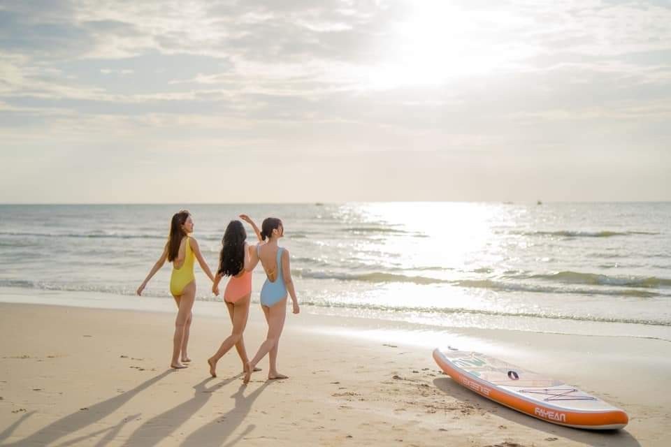 HR15049 บ้านพักติดทะเล The Breezy Beach Pool Villa Cha Am