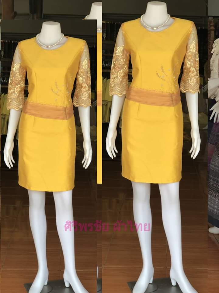 #ชุดผ้าไทยผ้าไหมแพรทิพย์คอปีนตั้งสีเหลืองทอง #ชุดผ้าไทยสีเหลืองแต่งลูกไม้ #ชุดผ้าไทยผ้าพื้นเมืองสีเหลืองทอง #ชุดผ้าไหมแพรทิพย์แต่งลูกไม้ #ชุดทำงานผ้าไทยปักลูกปัดสวยงาม♥ เหลือง L