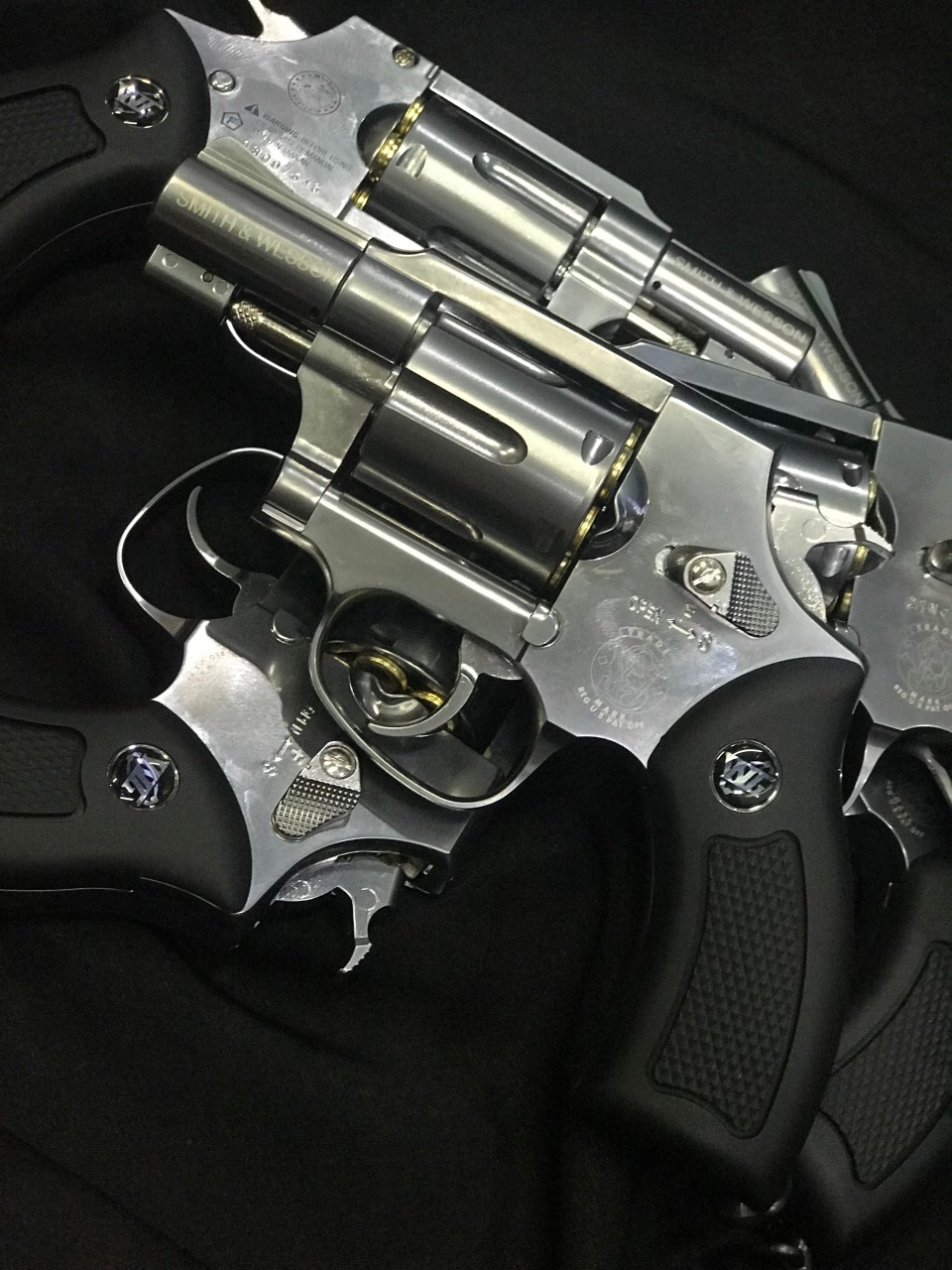Wingun Sport 733 Silver 2" Full Metal CO2 Revolver (full mrakking มีลายสมิทธิ์) ลูกโม่สีเงิน มาพร้อมปลอกกระสุน6นัด ใช้แก้สหลอดCo2 แรง 400 fps. โครงปืนเป็นโลหะทั้งกระบอก น้ำหนักใกล้เคียงของจริง ด้ามจับพลาสติก ราคาพิเศษ