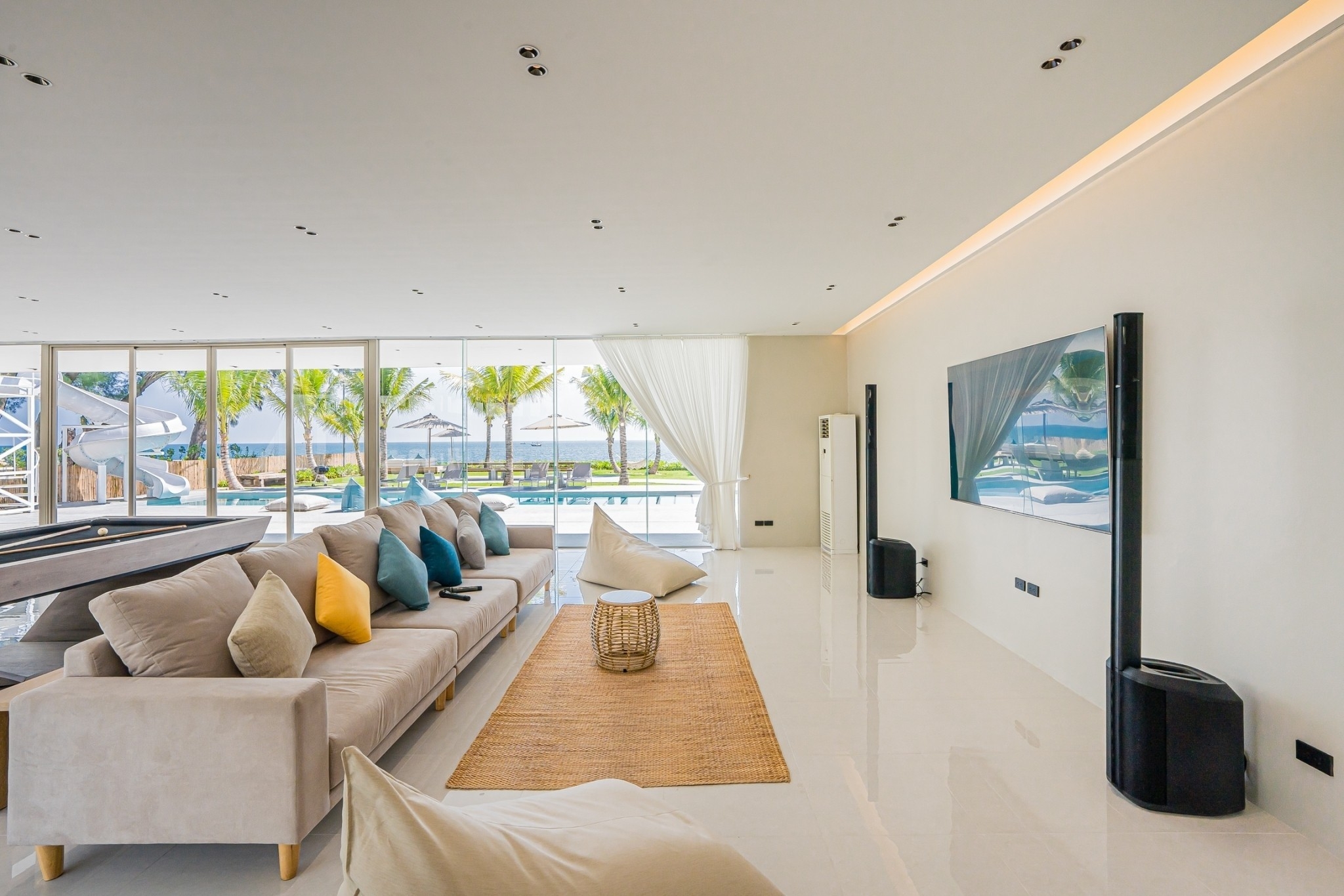 HR15083 บ้านพักติดทะเลหัวหิน The Rest Beachfront Hua Hin Pool Villa