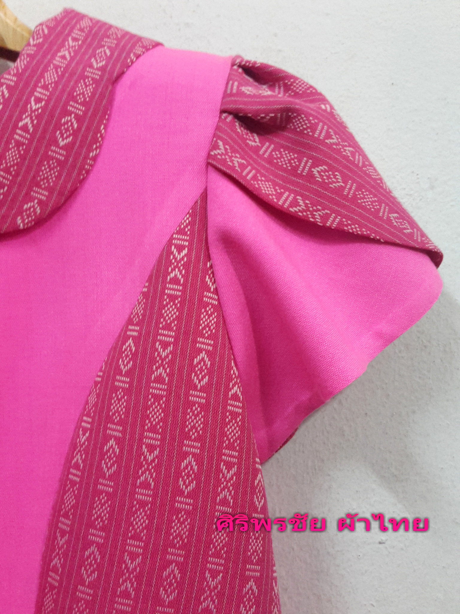 ชุดผ้าไทย ชุดผ้าไทยไหมแพรทอง ชุดผ้าไทยผ้าพื้นเมือง ชุดผ้าไทยไหมแพรทองแต่งลายบลูเบอร์รี่ ชุดทำงานผ้าไทยแต่งเอวเข็มขัด ชุดผ้าไทยใส่ไปงานแต่ง