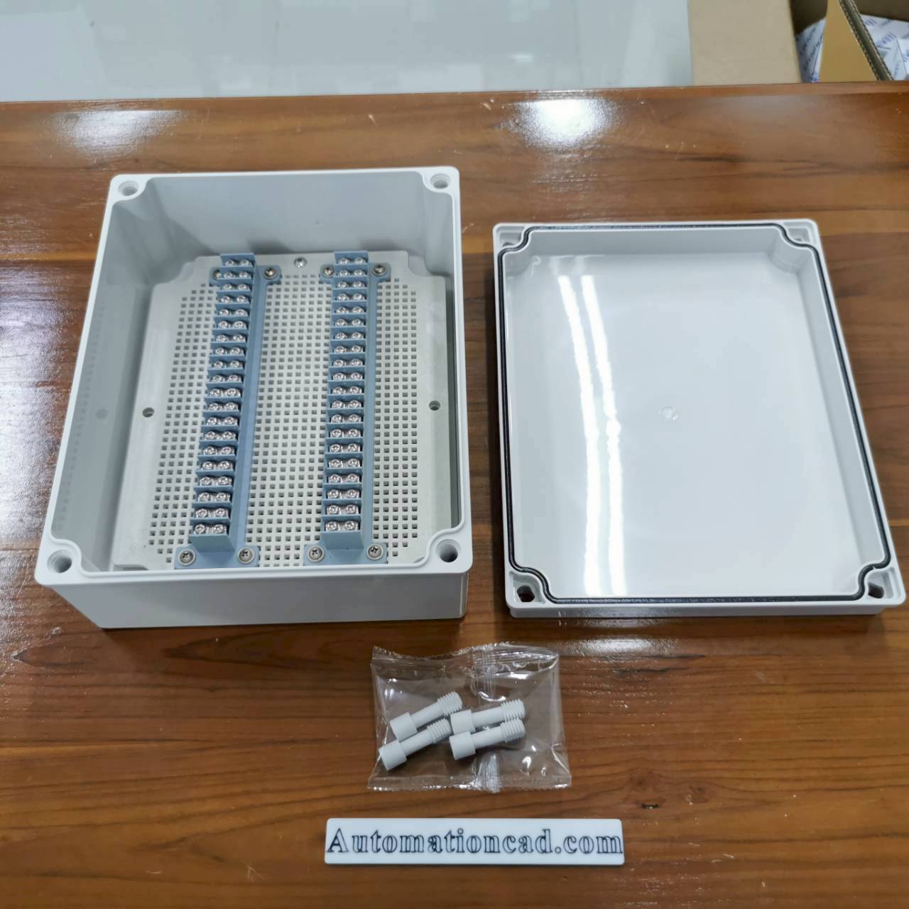 TIBOX TJ-40P-M กล่องพลาสติก พร้อมเทอร์มินอลบล็อก 40 ช่อง IP66 ขนาด 200x250x100 mm