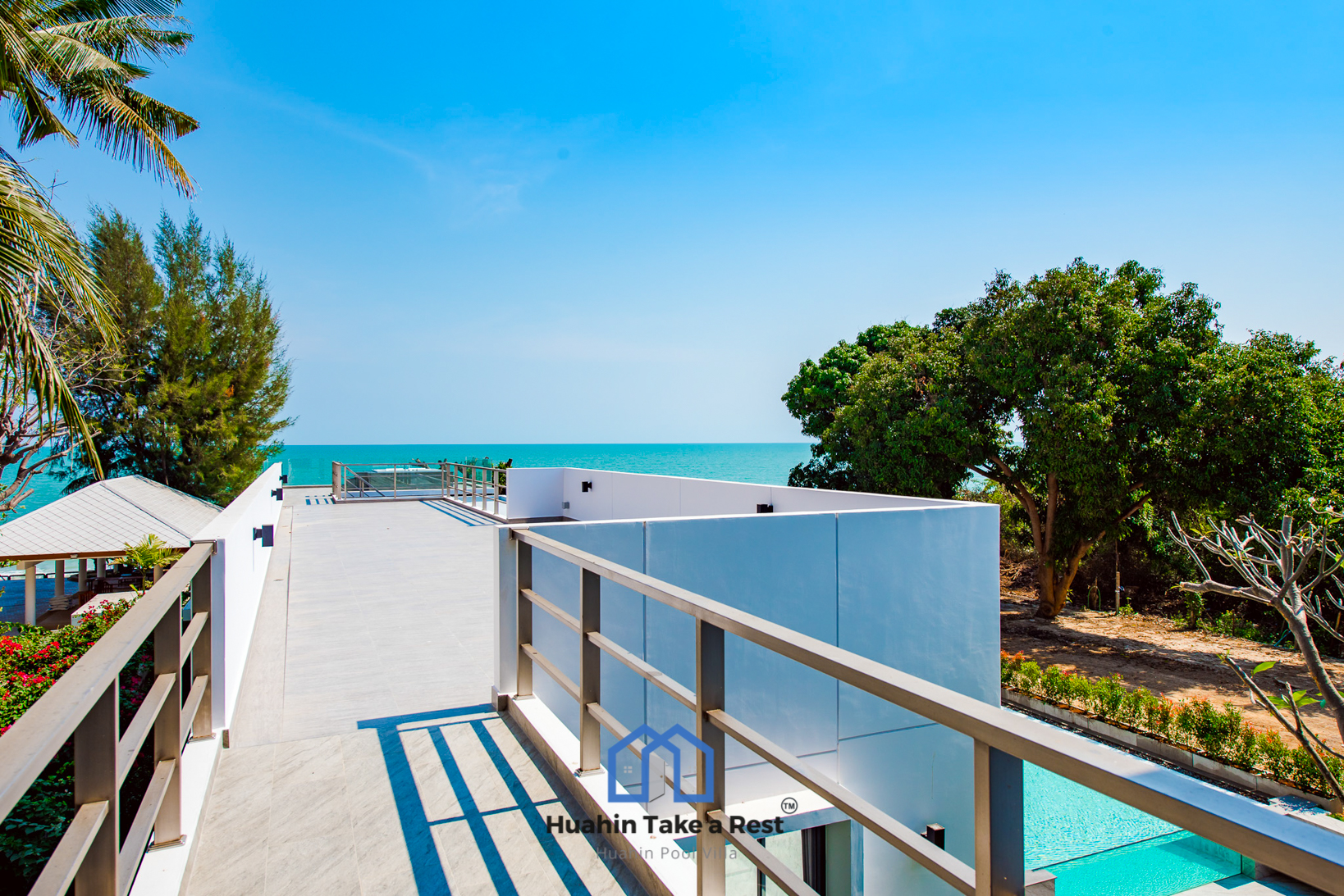 HR15039 บ้านพักติดทะเลหัวหิน The Premium Beach Villa Hua Hin