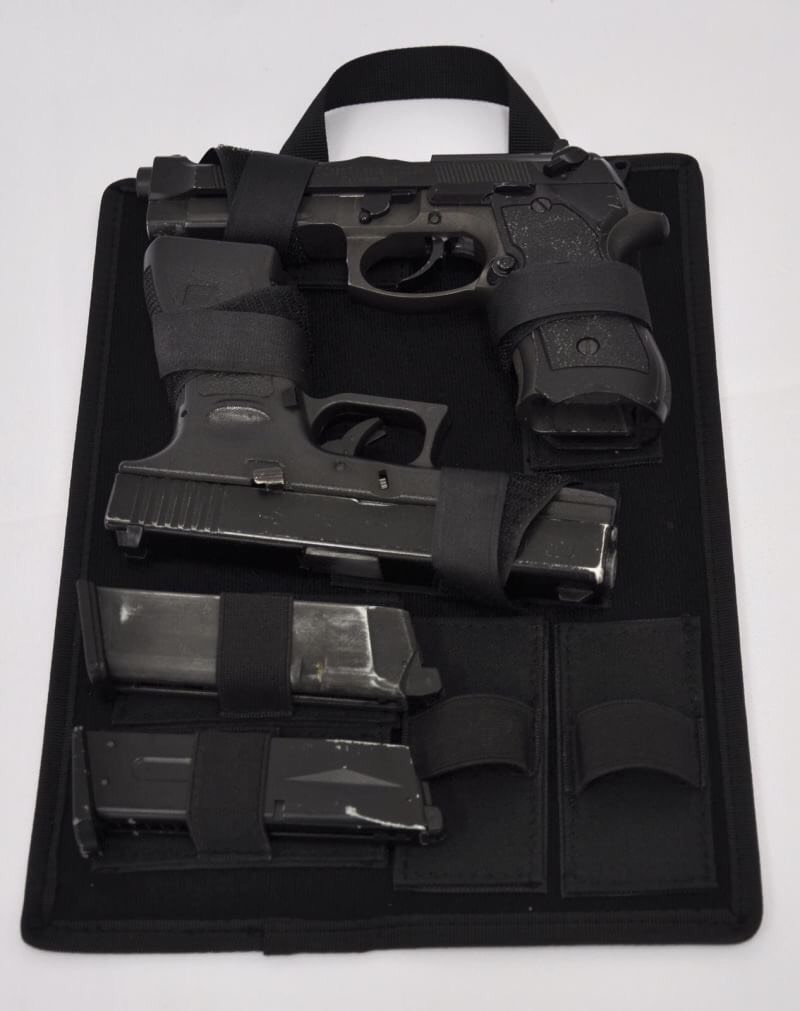 กระเป๋าเป้ ยี่ห้อSotac รุ่น Jumbo Range คุณสมบัติ : วัสดุทำจาก ผ้า900D กระเป๋าสำหรับลงสนามซ้อมยิงปืน โดดเด่นด้วยช่องเก็บของมากมาย มีช่องสำหรับเก็บปืนสั้นได้2กระบอก ตัวกระเป๋ามีการบุฟองน้ำกันกระแทรกในดีเยี่ยม มี6สีให้เลือก สีดำ สีเทา สีมัลติแคมดำ Red Thund