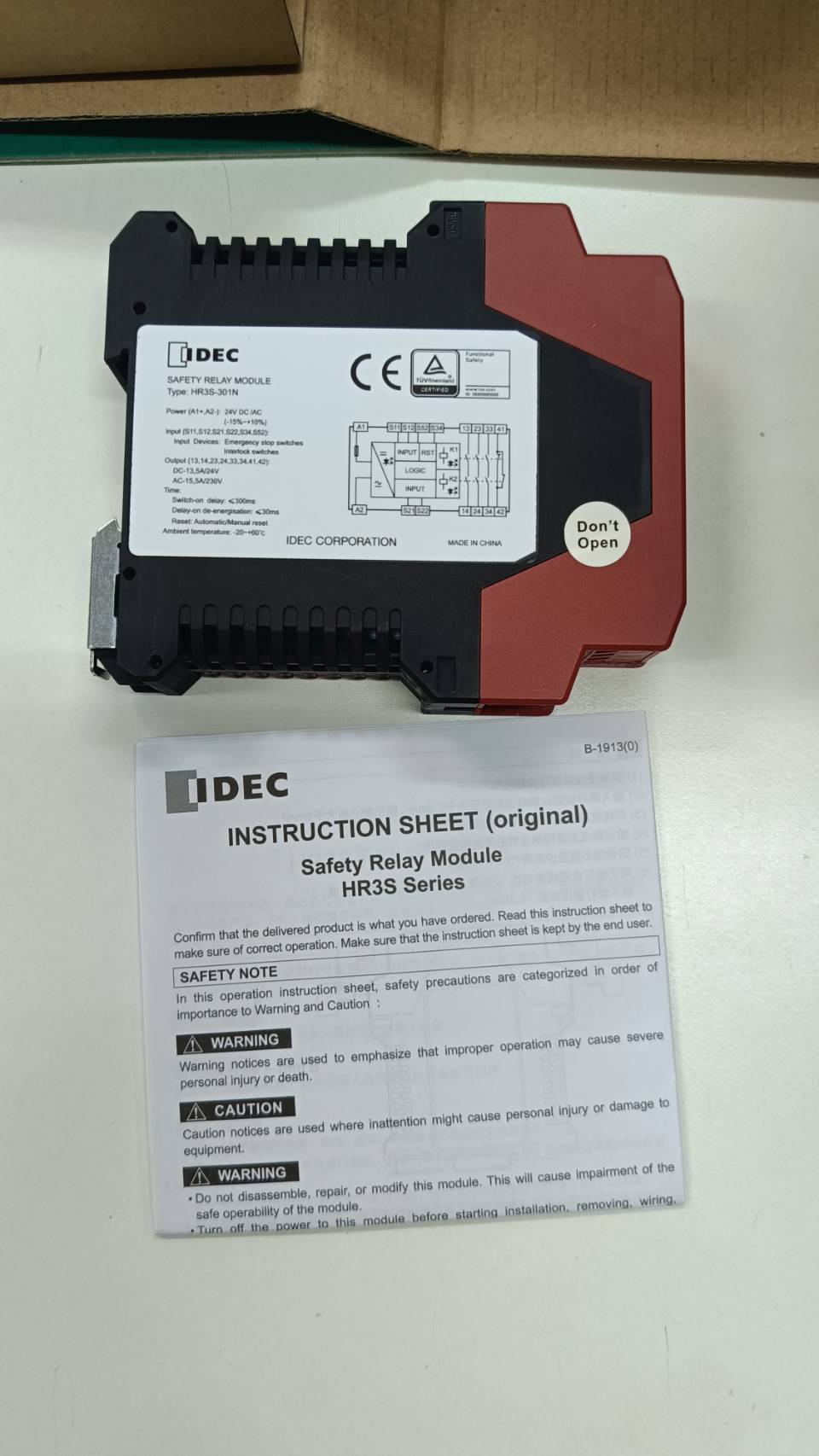 Safety Relay IDEC เซฟตี้รีเลย์ HR3S-301N 24DC/AC