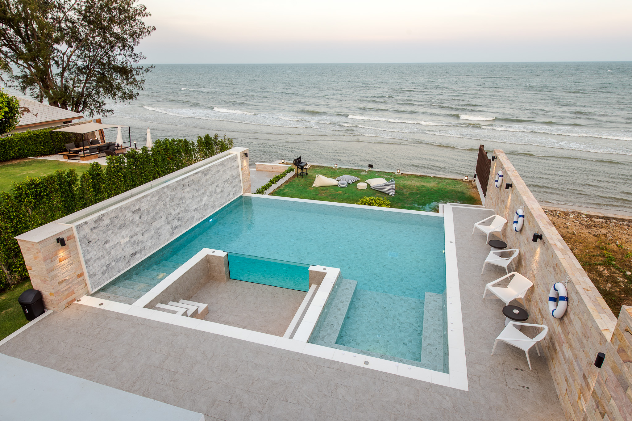 HR15066 บ้านพักติดทะเลหัวหิน The Casa Rocca Beach Villa HuaHin