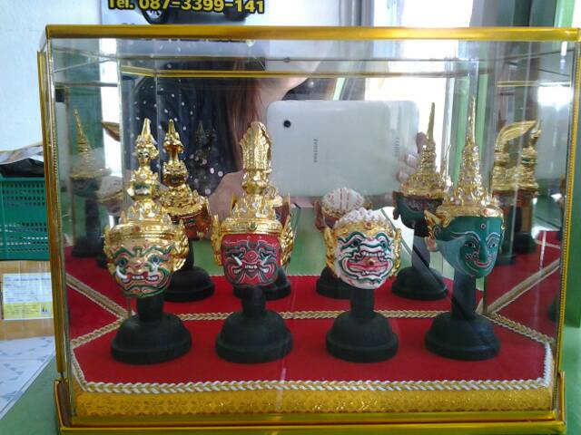 หัวโขนจิ๋ว 4 หัว จัดเป็นเซ็ท พร้อมใส่ตู้โชว์ 1 ตู้