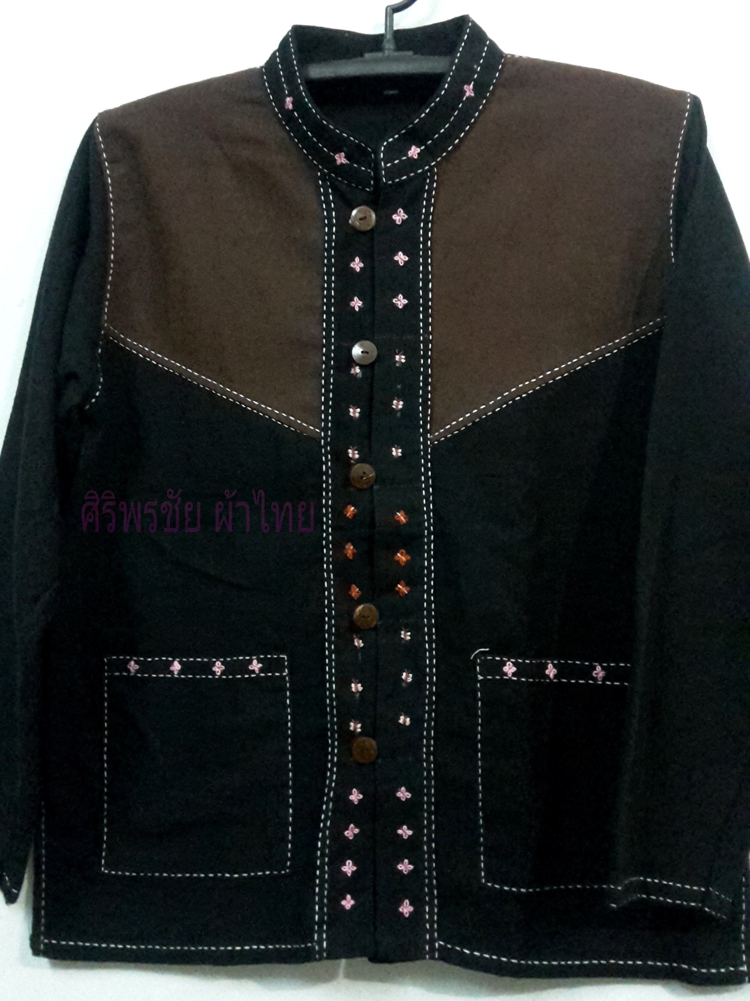 เสื้อผ้าไทยพื้นเมืองชาย เสื้อผ้าฝ้ายชายแต่งผ้าตัดต่อสีและปักผ้า เสื้อผ้าพื้นเมืองชายแต่งงานปักผ้า